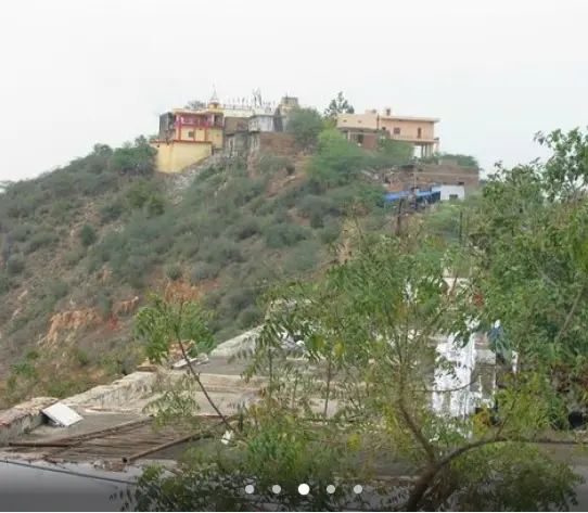 Teen Pahadi hilltop temples above Mehandipur Balaji valley